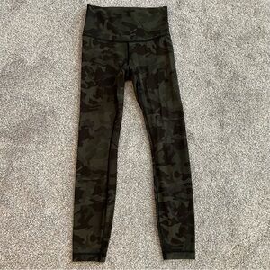 Lululemon Wunder Train HR Tight Women’s Size 4 Heritage Camo Green 24 x 26